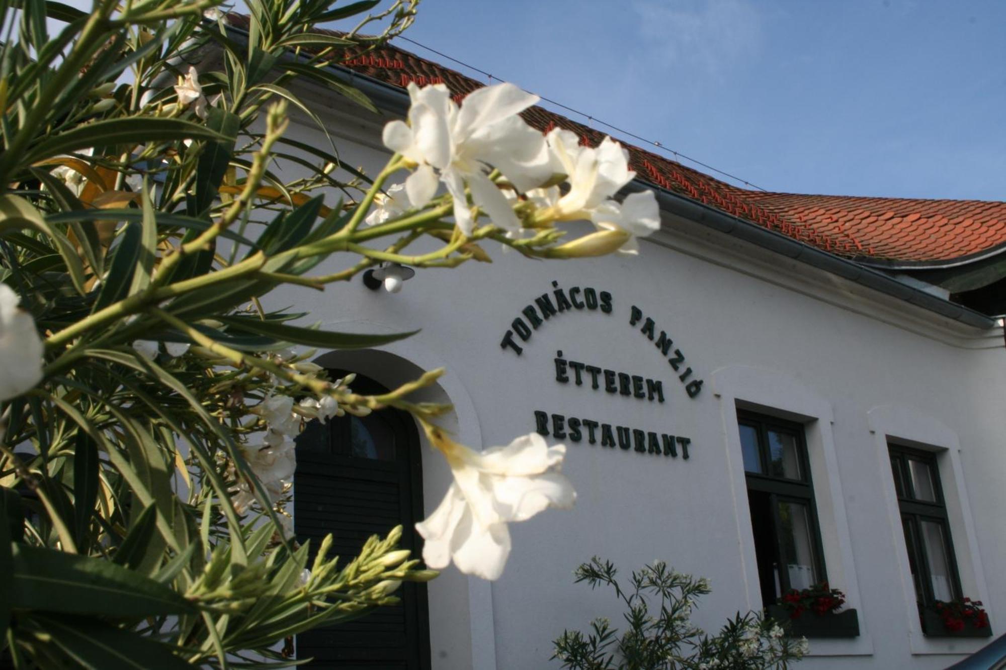 Tornácos Hotel - Hegykő Exterior foto